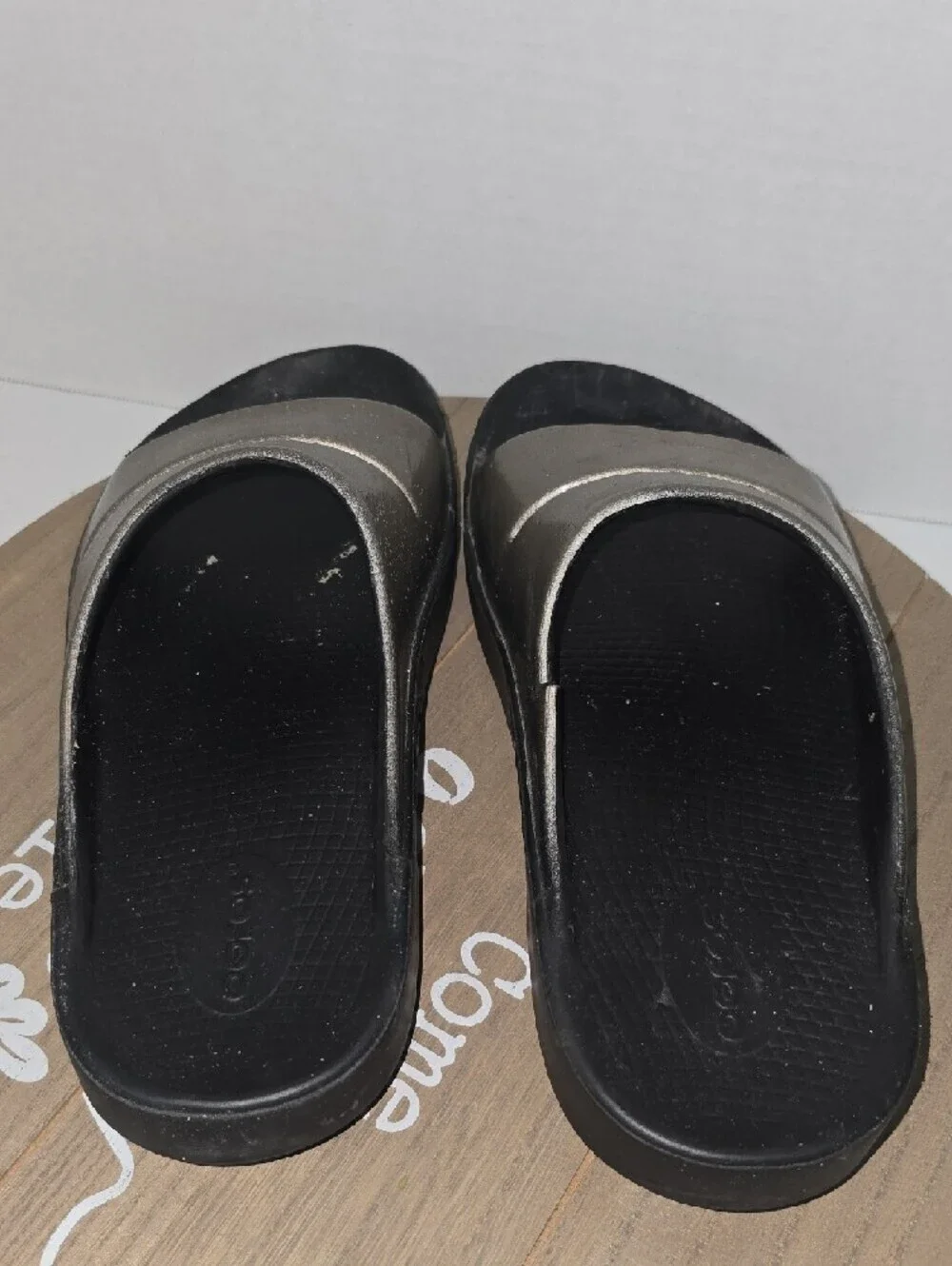 OOFOS comfortable slip